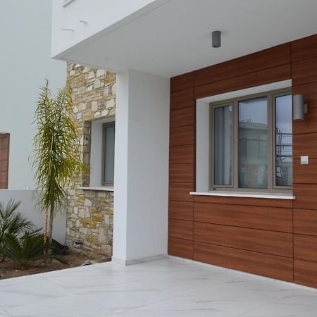 Palm Tree Villas Livadhia Exterior photo