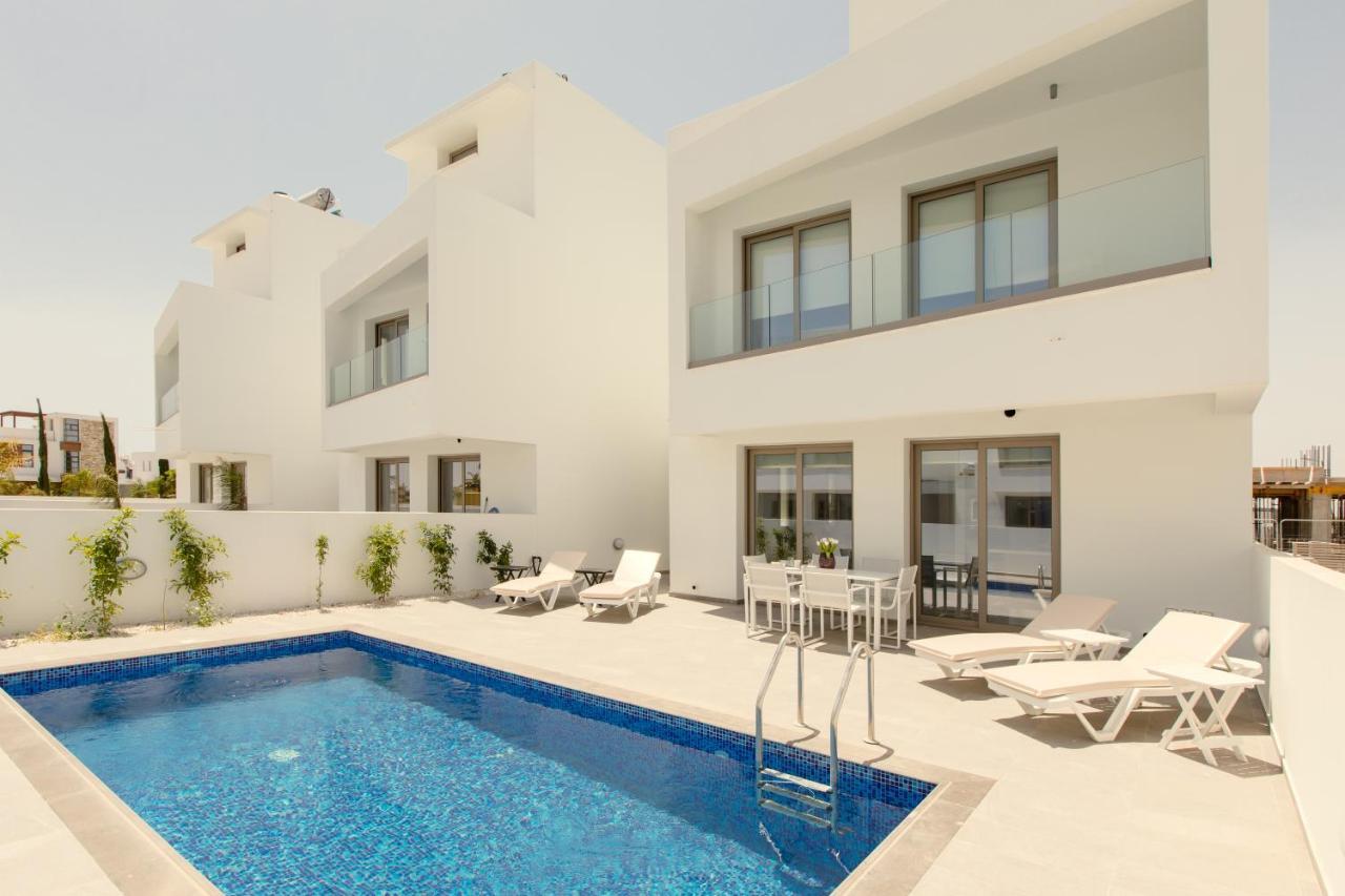 Palm Tree Villas Livadhia Exterior photo